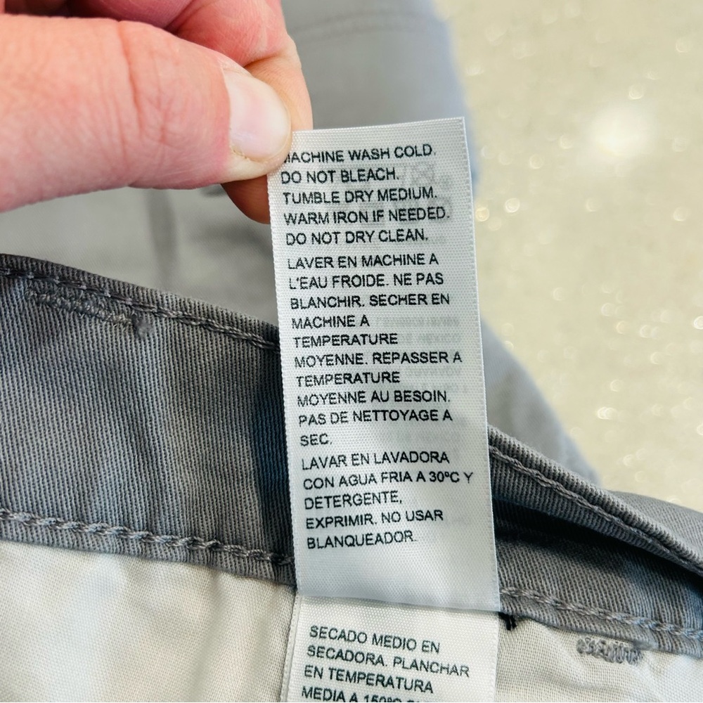 Levi Strauss Signature Essential Cargo Shorts Men's, Size‎ 38 W 10” Inseam, Gray - Picture 10 of 15